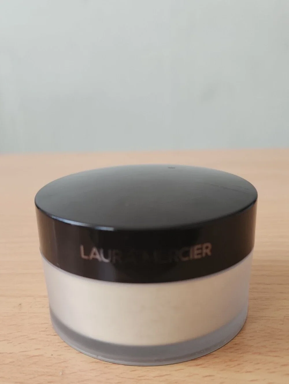 laura mercier Loose Setting Powder in White-Cream Jar. New Without Box
